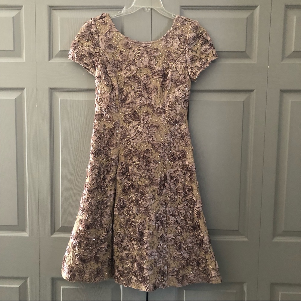 Alex Evening Sz 10. Beige and ribbon and sequins EUC